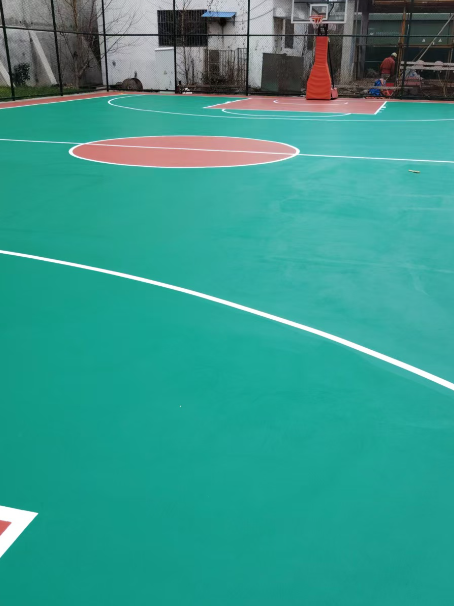 阿里 球场长期使用易出现地面开裂